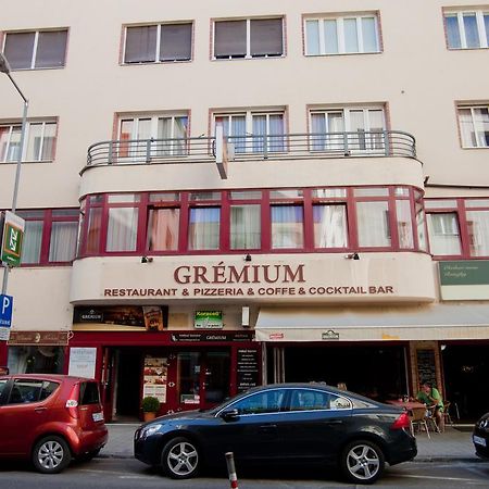 Penzion Gremium Hotel Bratislava Ngoại thất bức ảnh