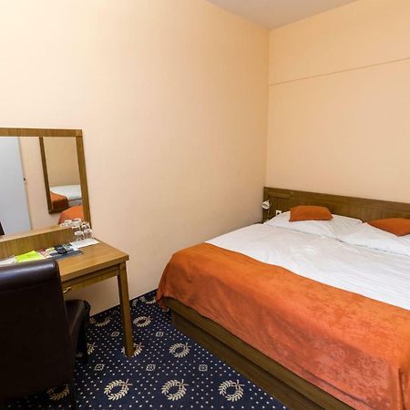 Penzion Gremium Hotel Bratislava Ngoại thất bức ảnh