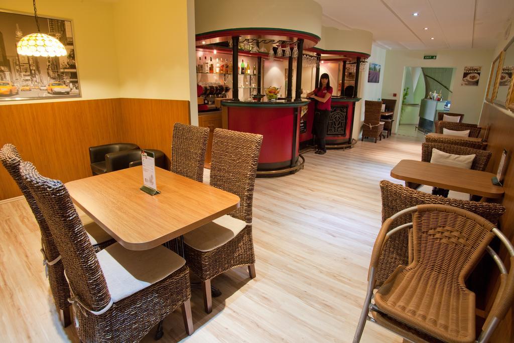 Penzion Gremium Hotel Bratislava Ngoại thất bức ảnh