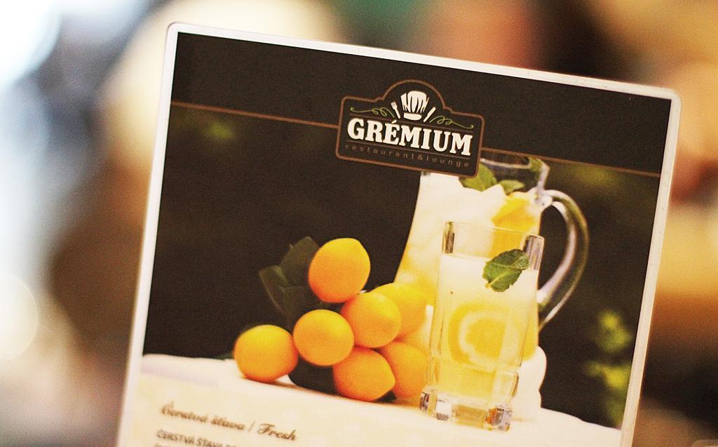 Penzion Gremium Hotel Bratislava Ngoại thất bức ảnh