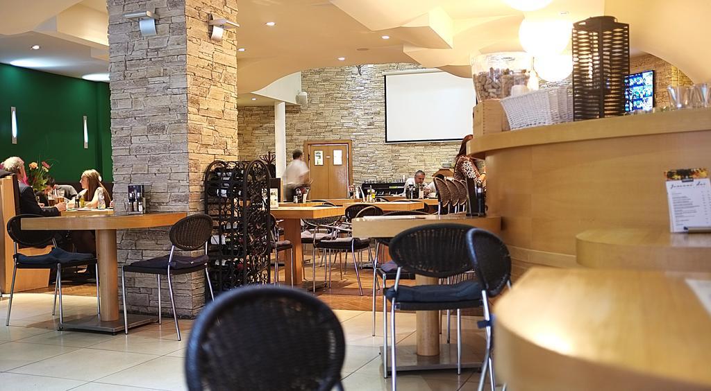 Penzion Gremium Hotel Bratislava Ngoại thất bức ảnh