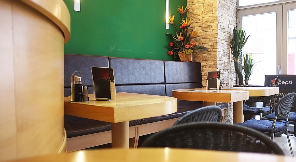 Penzion Gremium Hotel Bratislava Ngoại thất bức ảnh