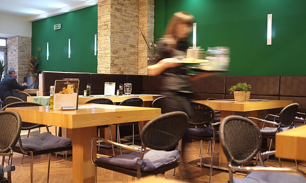 Penzion Gremium Hotel Bratislava Ngoại thất bức ảnh