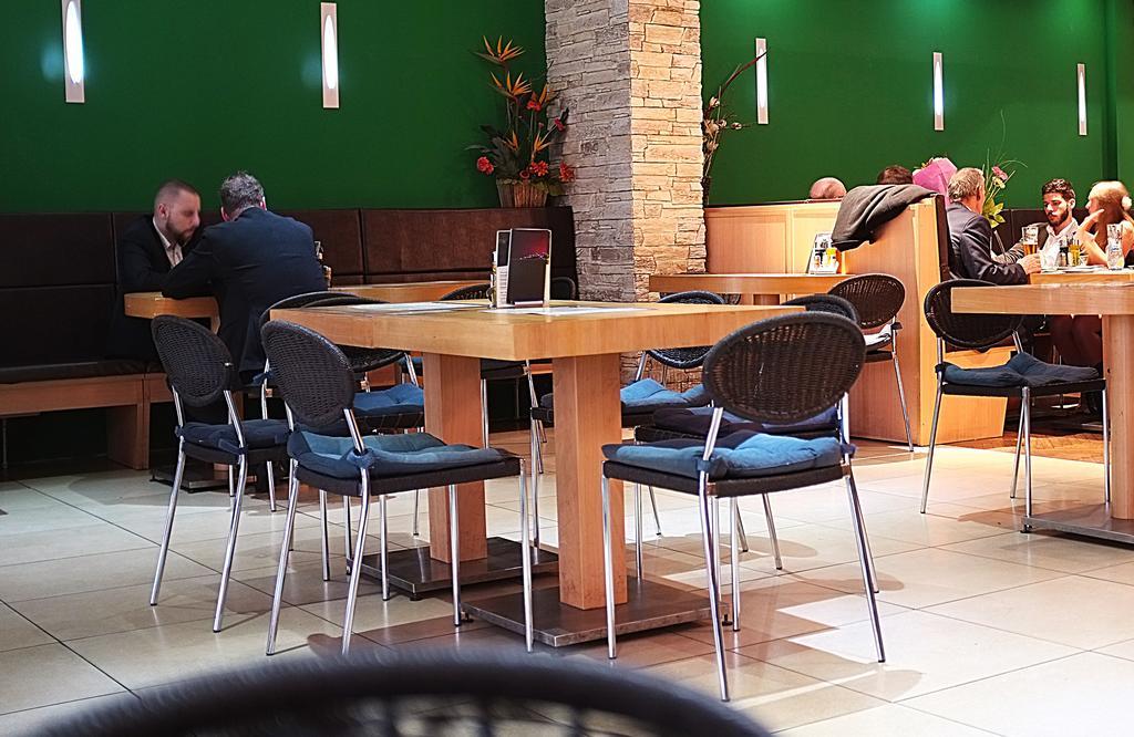 Penzion Gremium Hotel Bratislava Ngoại thất bức ảnh