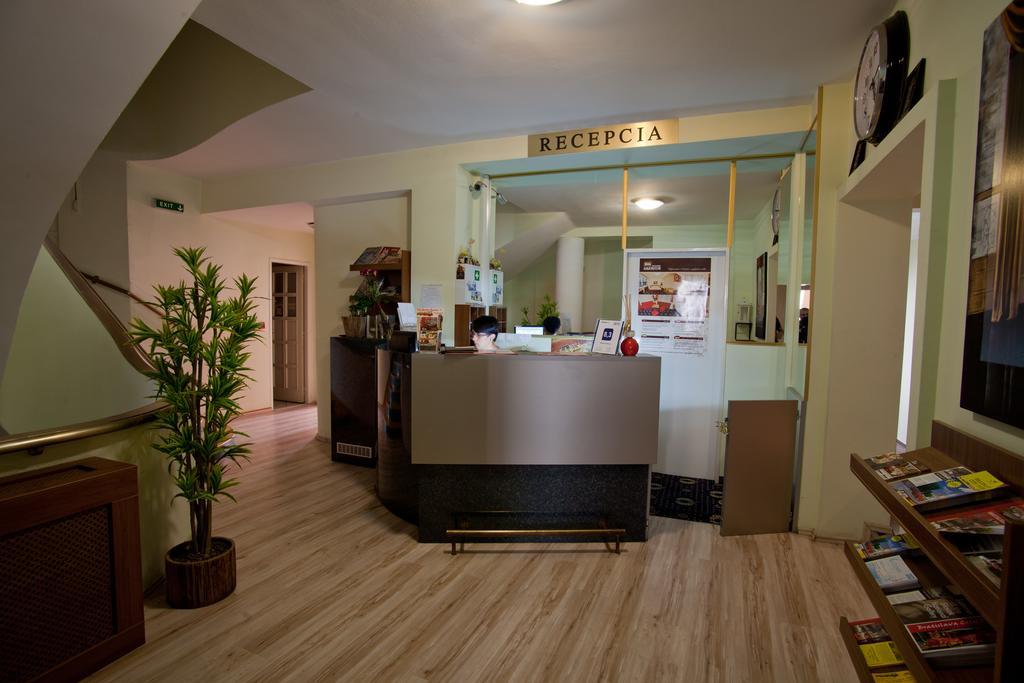 Penzion Gremium Hotel Bratislava Ngoại thất bức ảnh