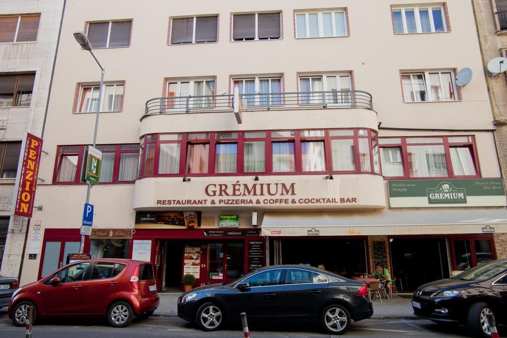 Penzion Gremium Hotel Bratislava Ngoại thất bức ảnh