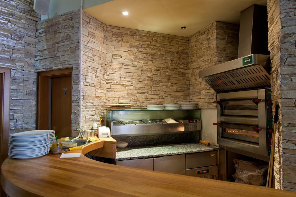 Penzion Gremium Hotel Bratislava Ngoại thất bức ảnh
