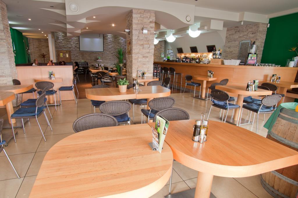 Penzion Gremium Hotel Bratislava Ngoại thất bức ảnh