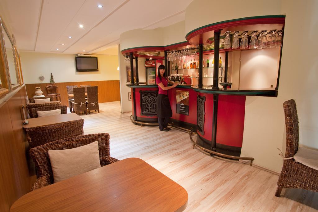 Penzion Gremium Hotel Bratislava Ngoại thất bức ảnh