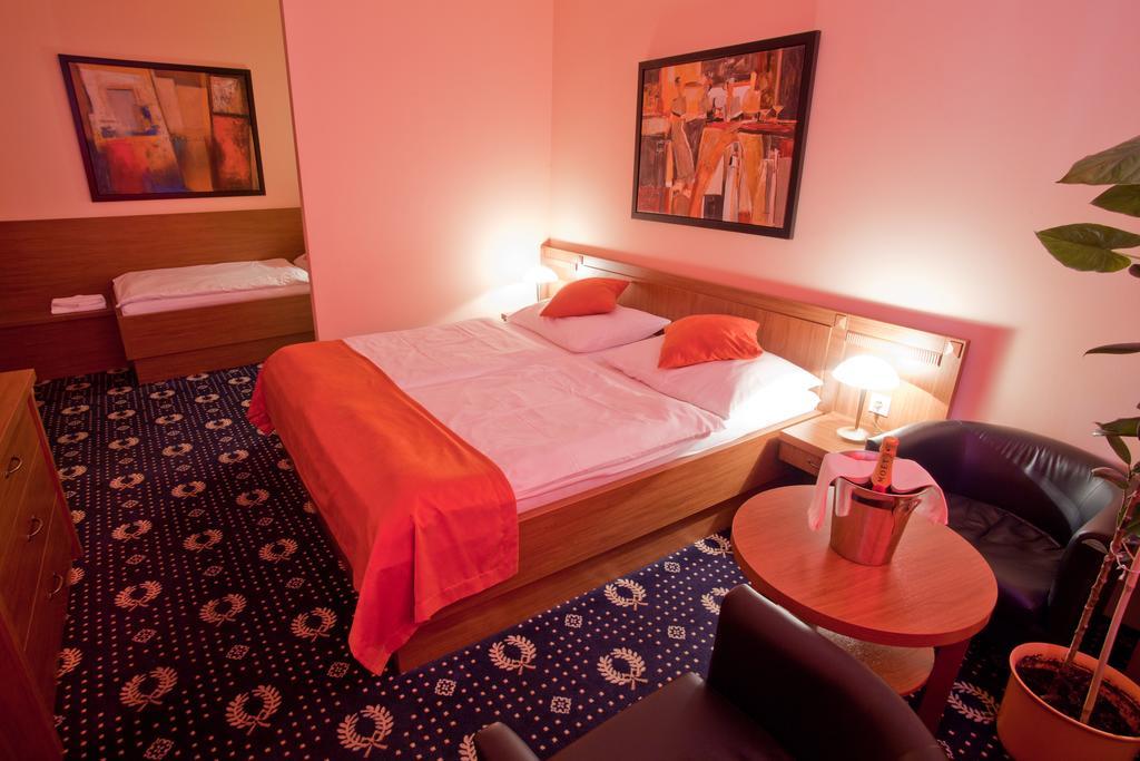 Penzion Gremium Hotel Bratislava Ngoại thất bức ảnh