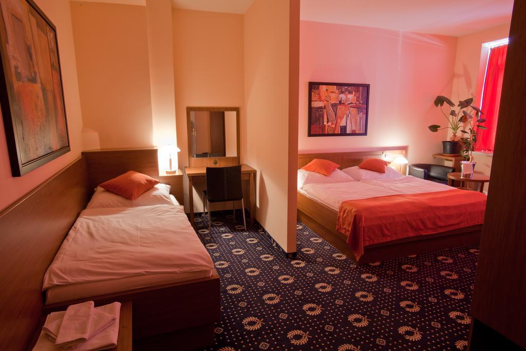Penzion Gremium Hotel Bratislava Ngoại thất bức ảnh