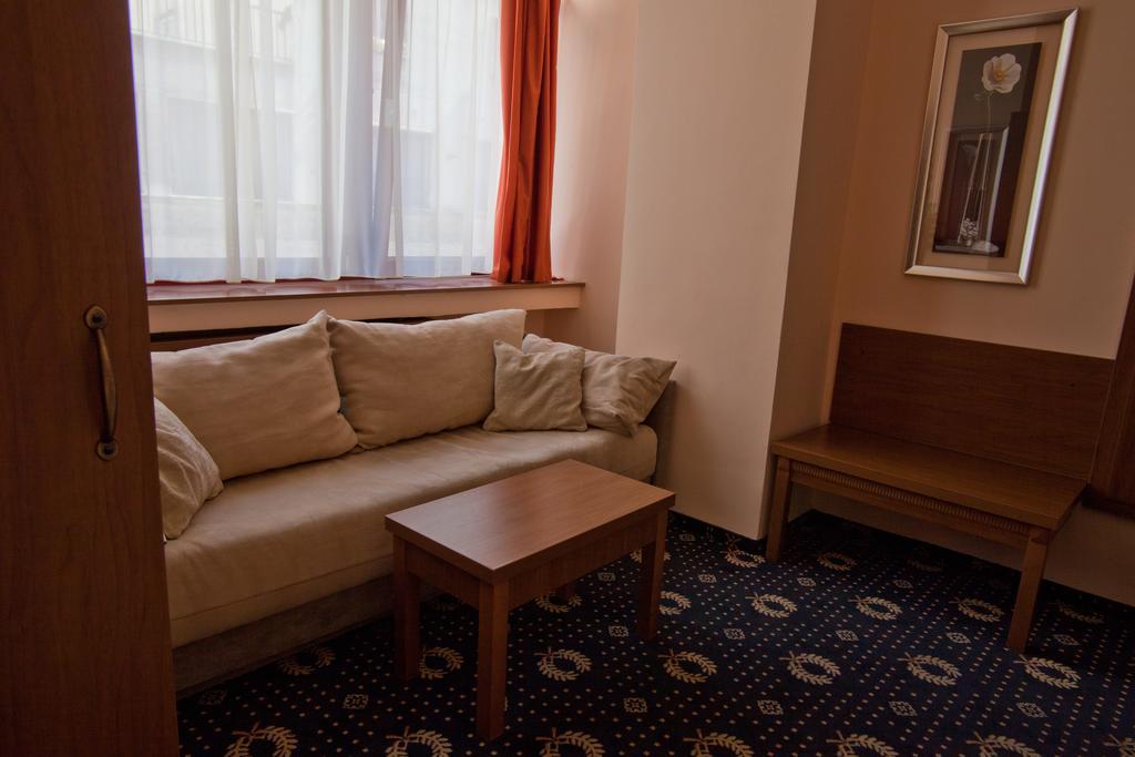 Penzion Gremium Hotel Bratislava Ngoại thất bức ảnh