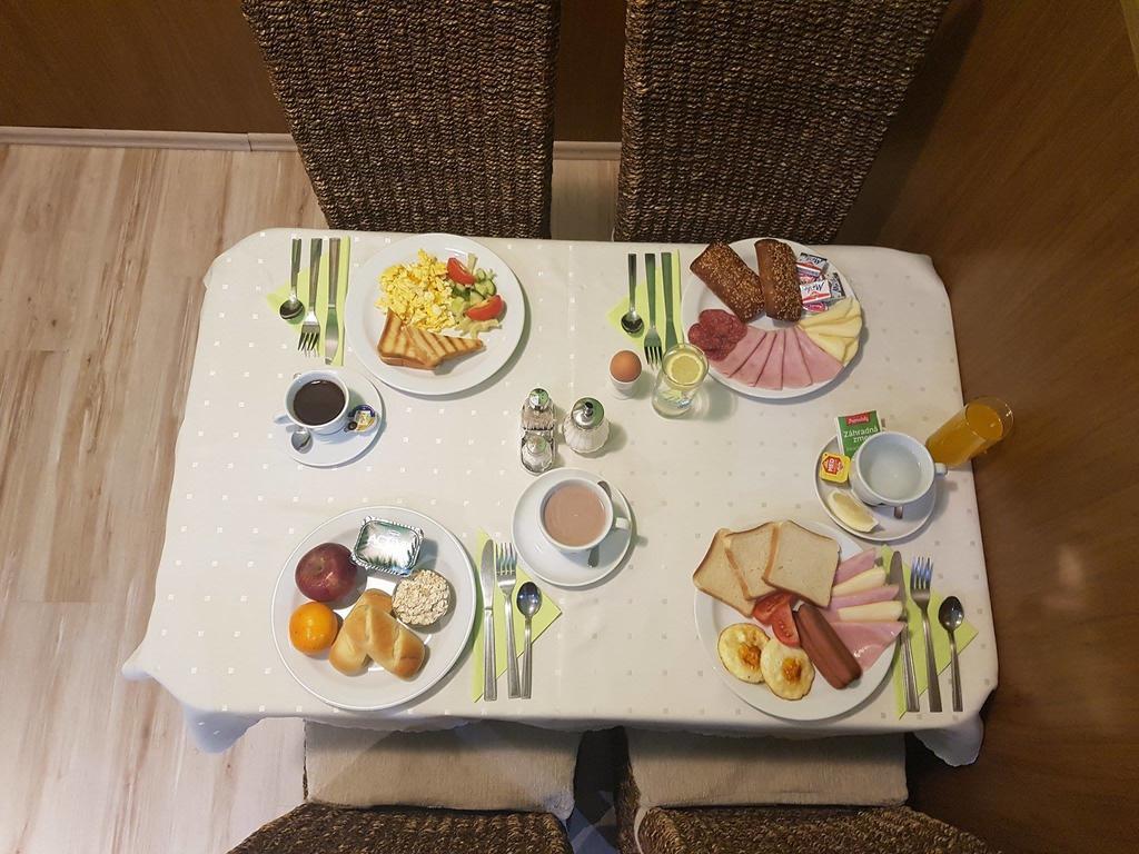 Penzion Gremium Hotel Bratislava Ngoại thất bức ảnh