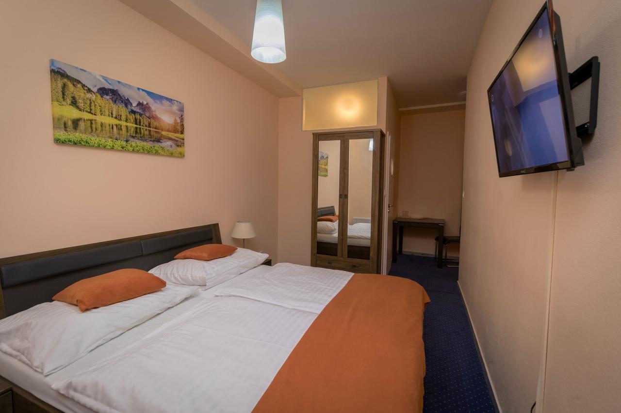 Penzion Gremium Hotel Bratislava Ngoại thất bức ảnh