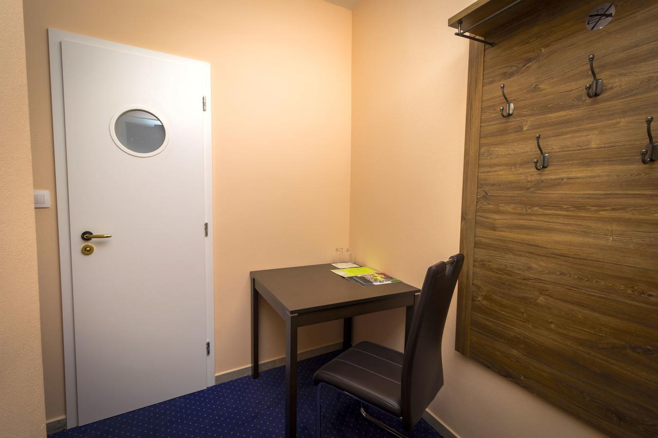 Penzion Gremium Hotel Bratislava Ngoại thất bức ảnh
