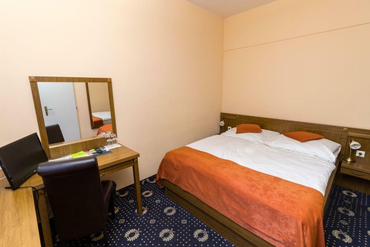 Penzion Gremium Hotel Bratislava Ngoại thất bức ảnh